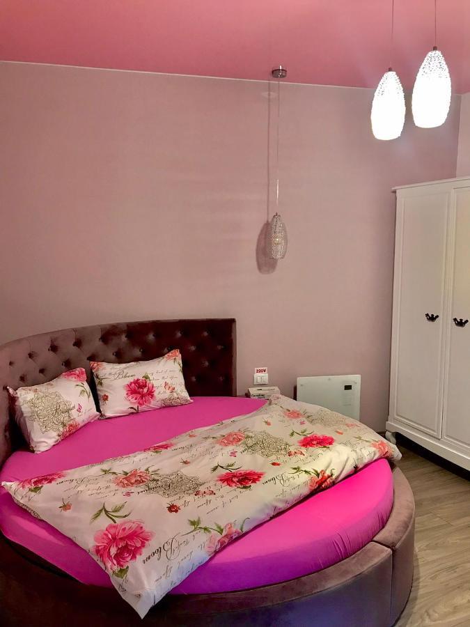 Sweet Pink By Miro Sinaia